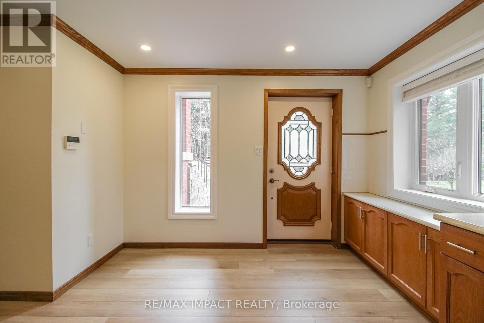 Photo 43 of 215 Raglan Road W, Oshawa ON