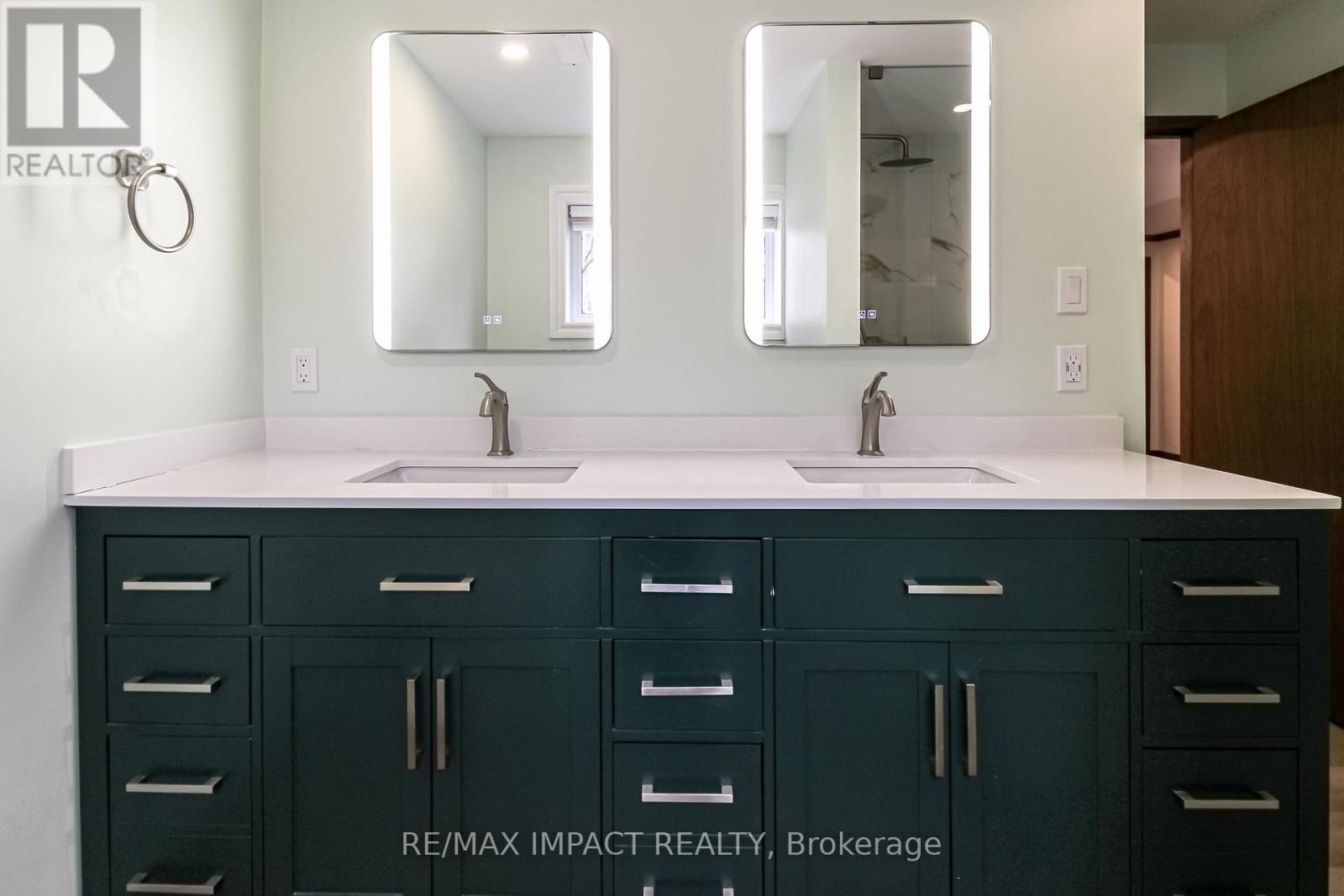 Photo 49 of 215 Raglan Road W, Oshawa ON