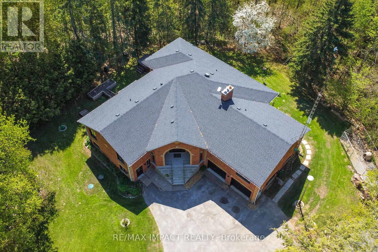 Photo 5 of 215 Raglan Road W, Oshawa ON