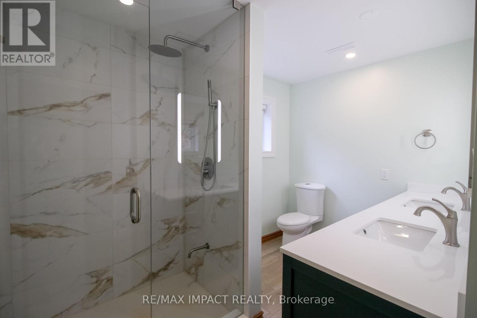 Photo 50 of 215 Raglan Road W, Oshawa ON