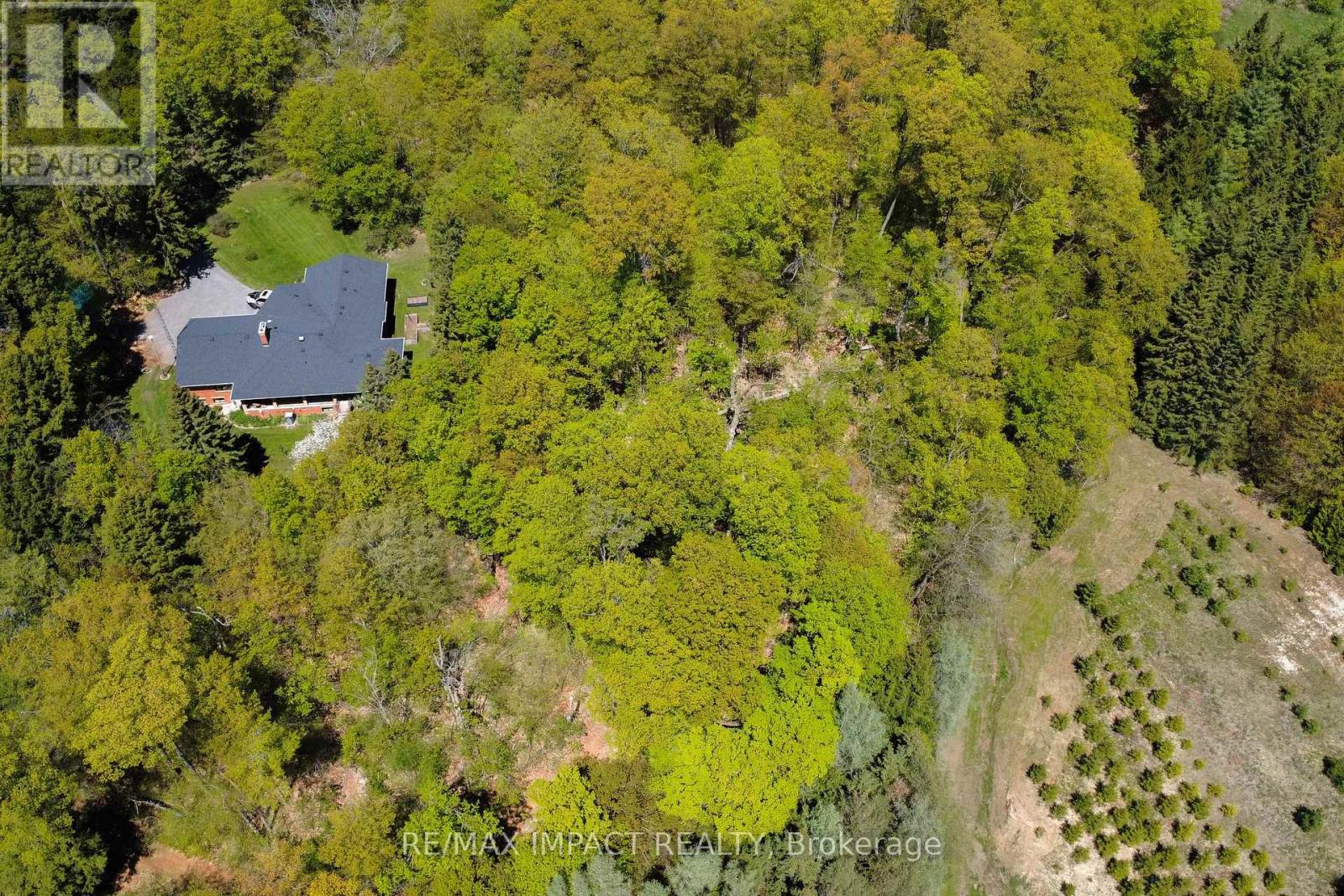 Photo 6 of 215 Raglan Road W, Oshawa ON