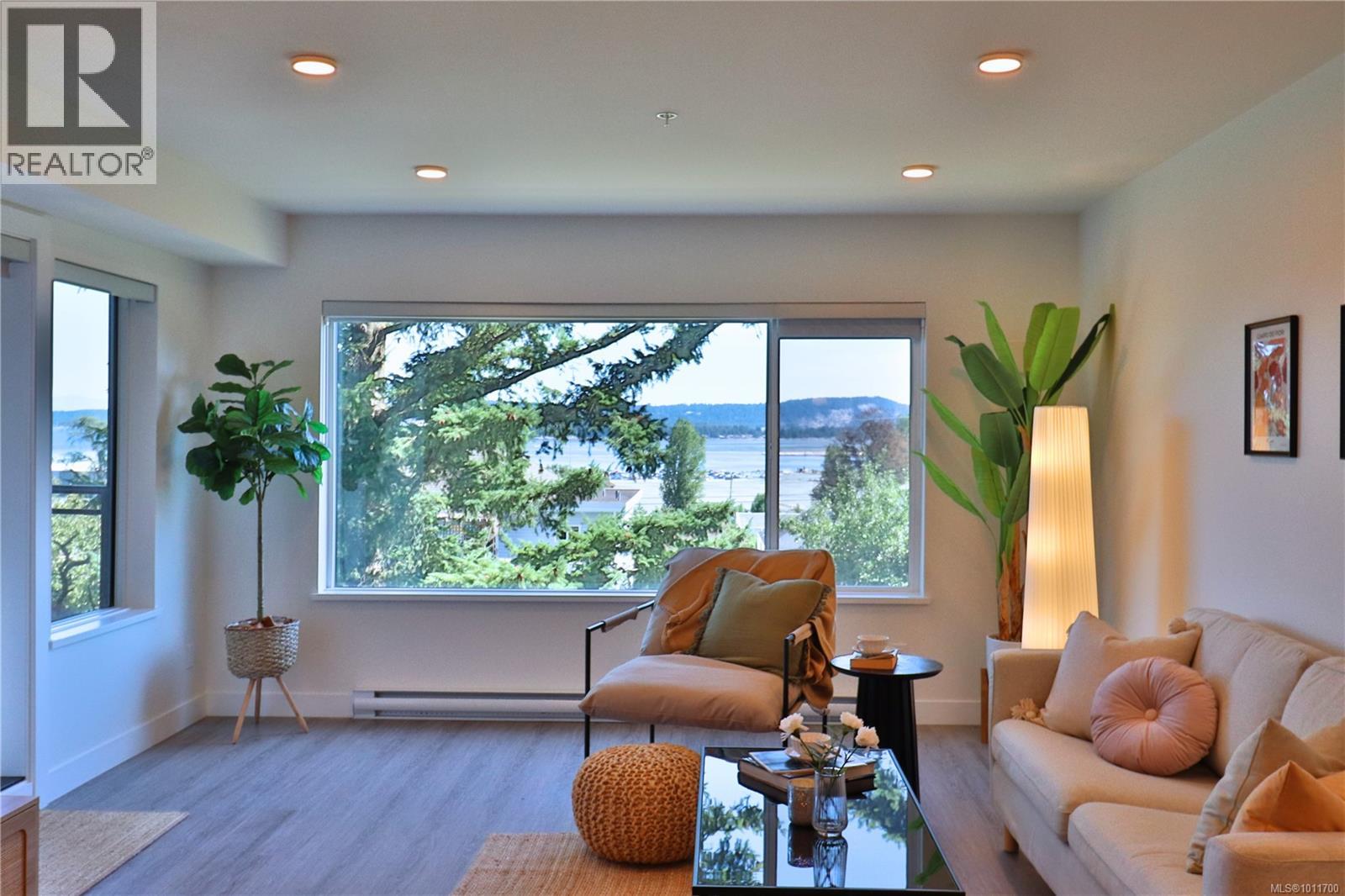 Photo 12 of 206 135 Haliburton St, Nanaimo BC