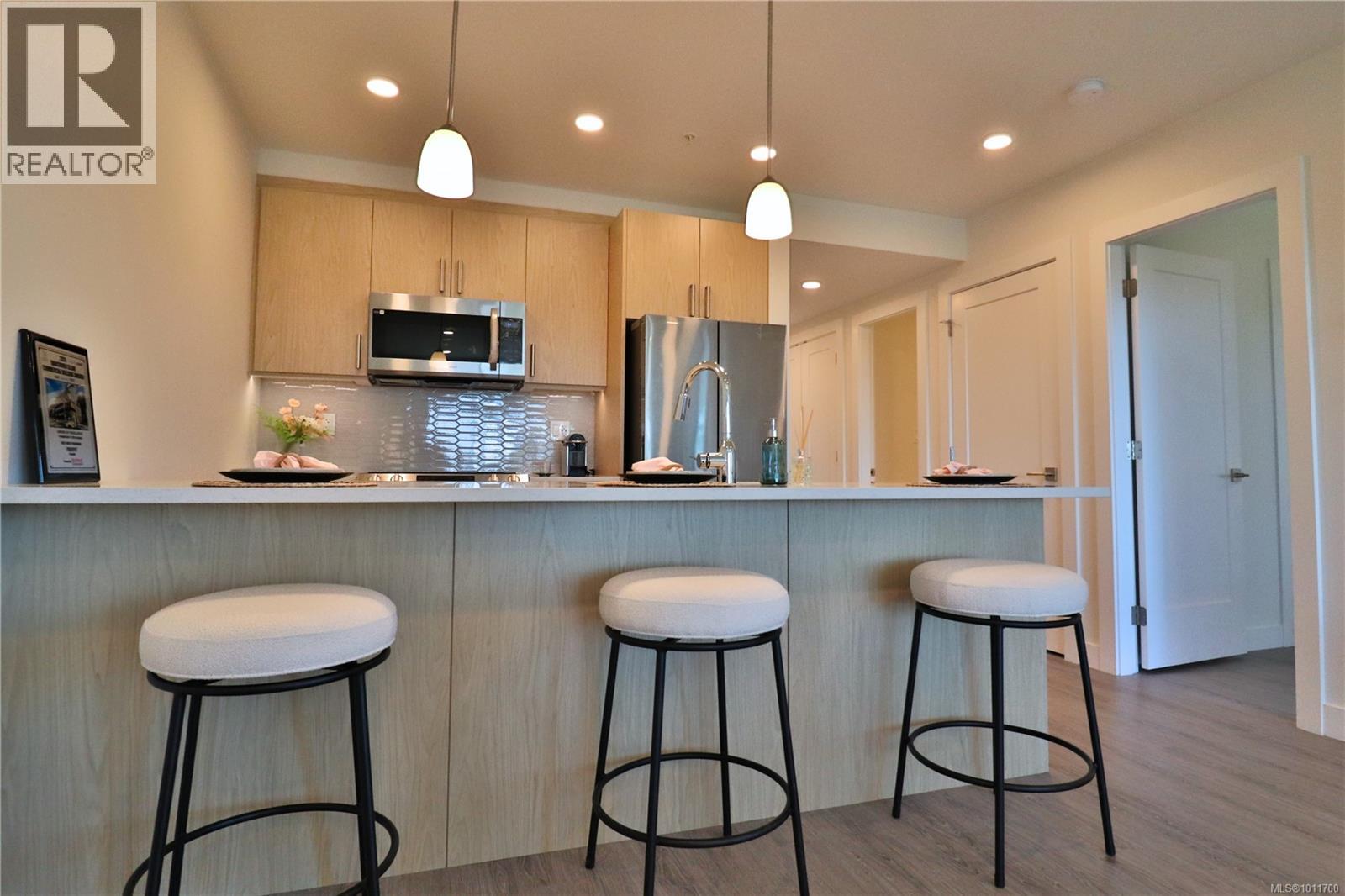 Photo 4 of 206 135 Haliburton St, Nanaimo BC