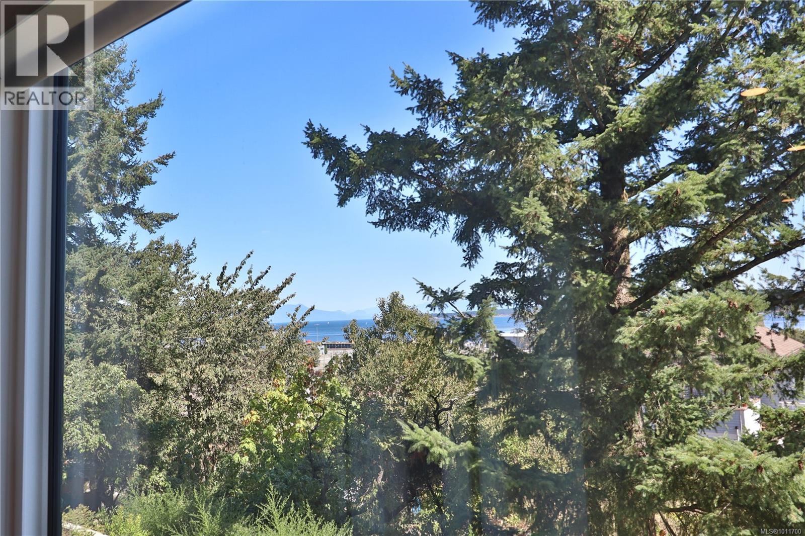 Photo 13 of 206 135 Haliburton St, Nanaimo BC