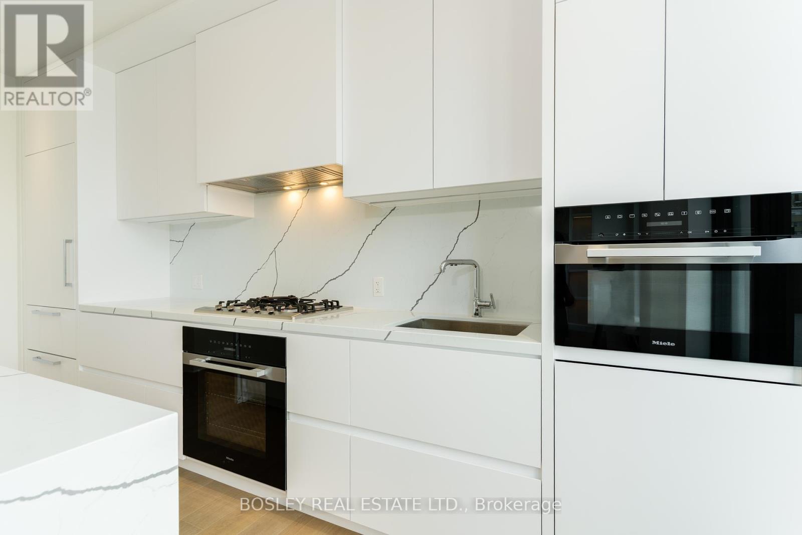 Photo 14 of 708 2 Forest Hill Road, Toronto ON