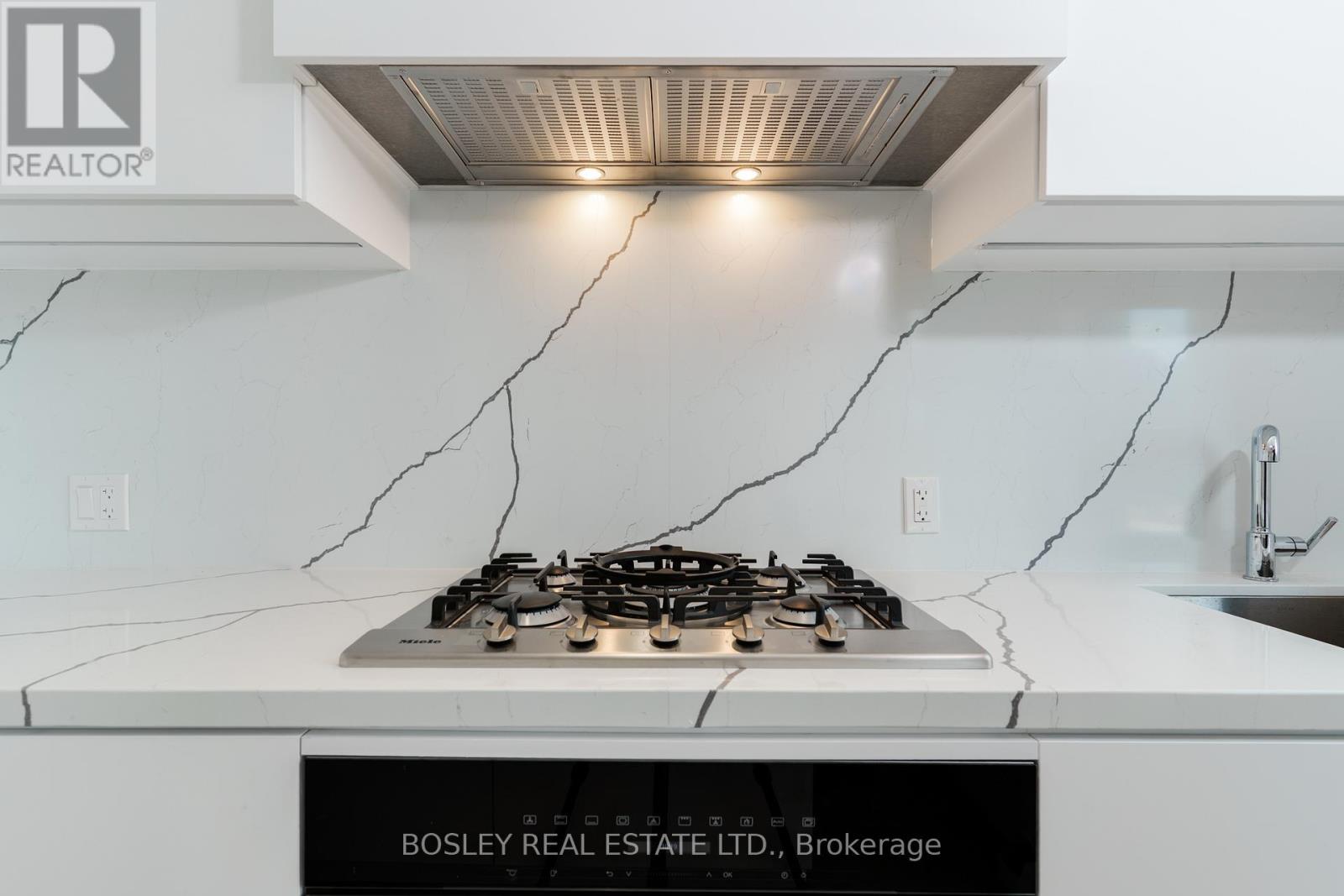 Photo 16 of 708 2 Forest Hill Road, Toronto ON