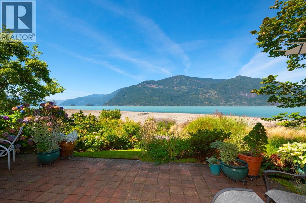 Photo 11 of 17 Beach Drive, West Vancouver BC