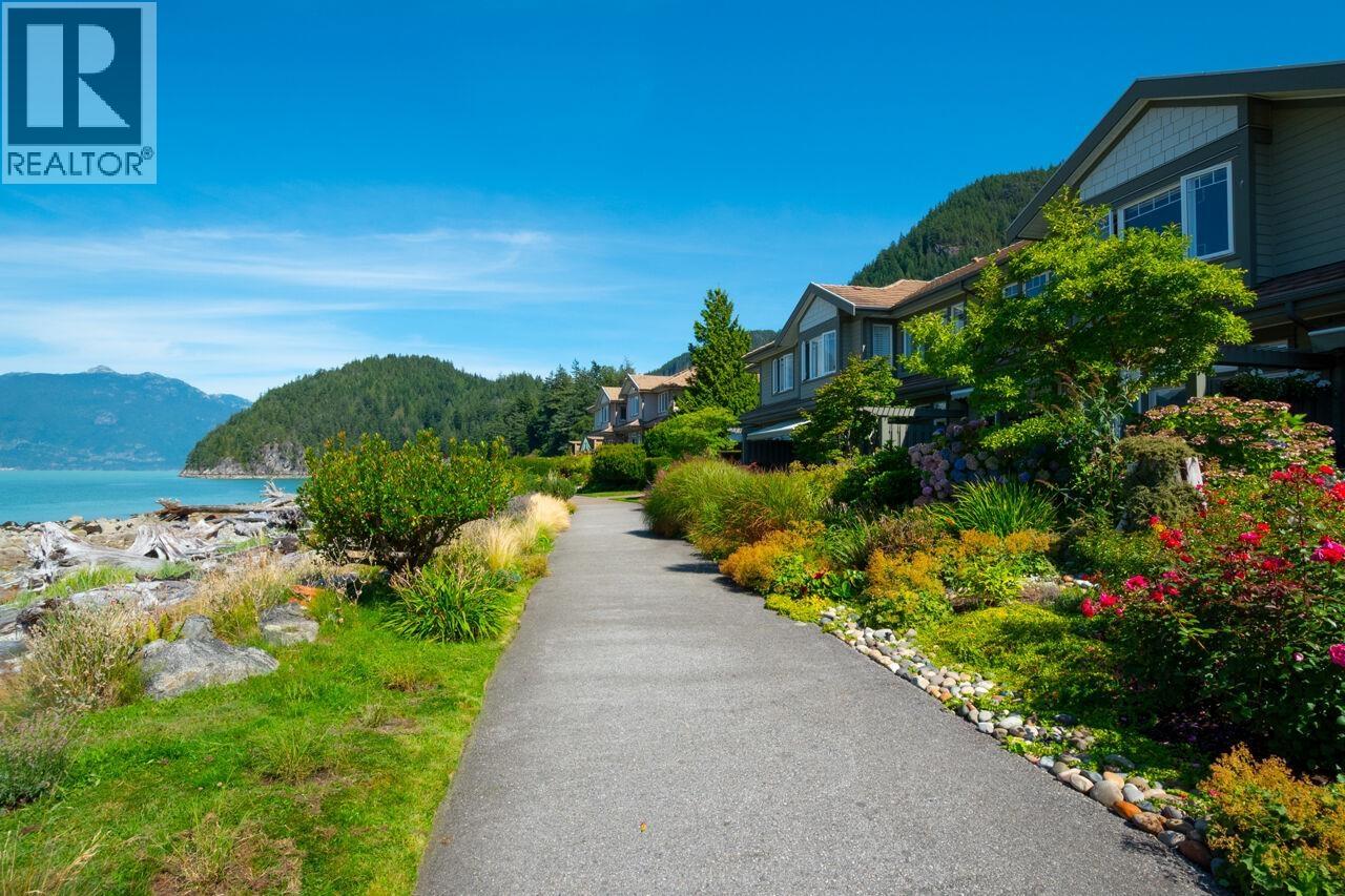 Photo 37 of 17 Beach Drive, West Vancouver BC