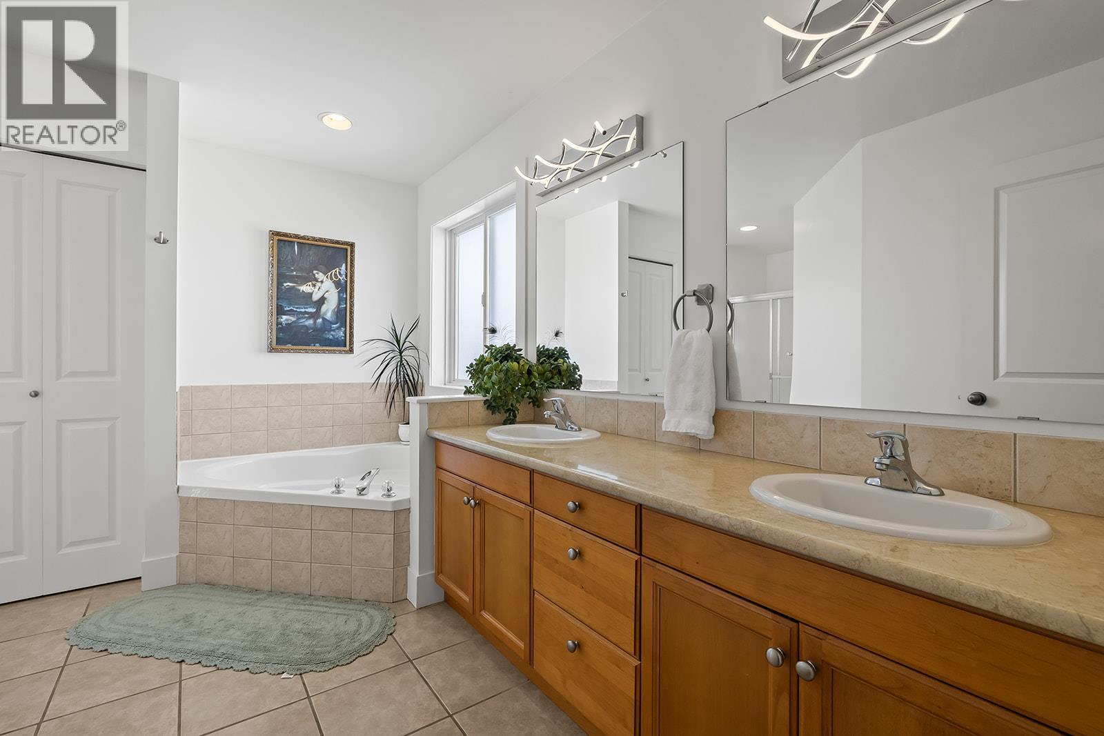  606 South Crest Drive, Kelowna