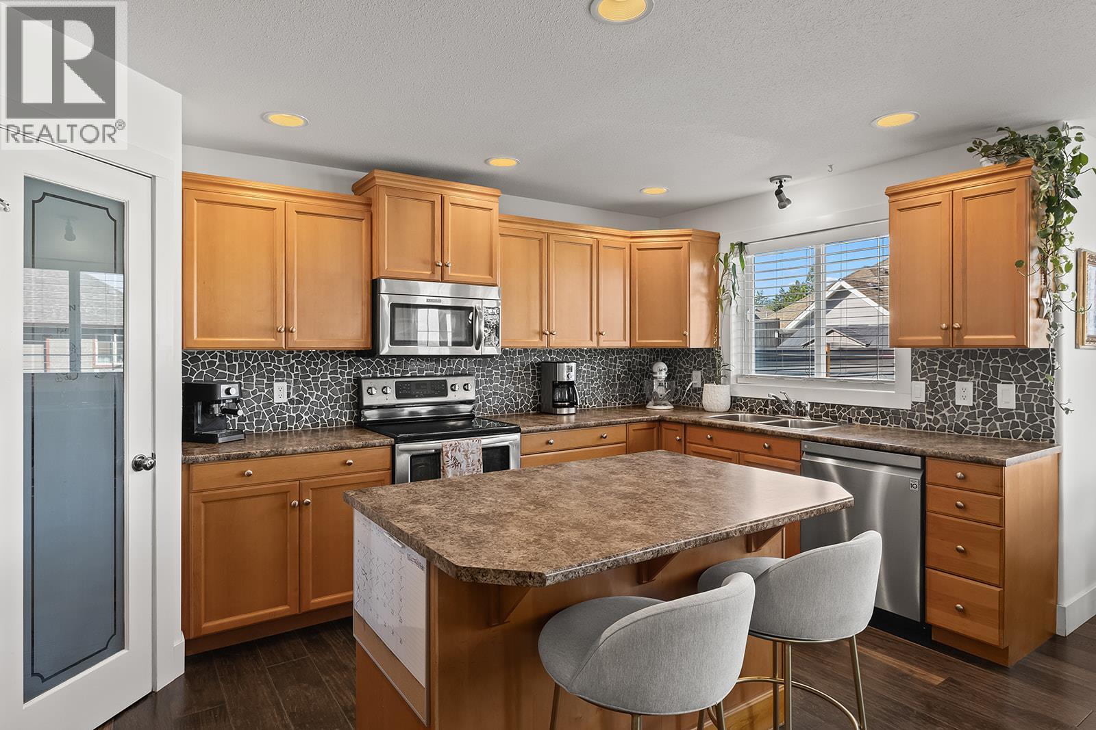  606 South Crest Drive, Kelowna
