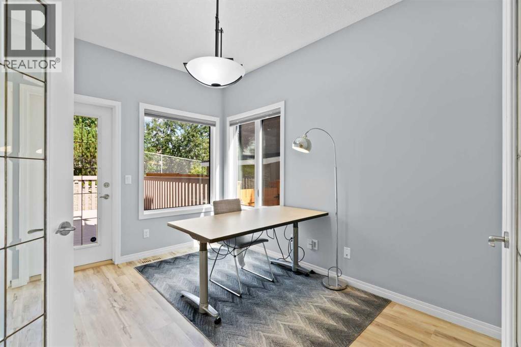 Single Family House for Sale in  Simcrest Manor SW Signal Hill Calgary 