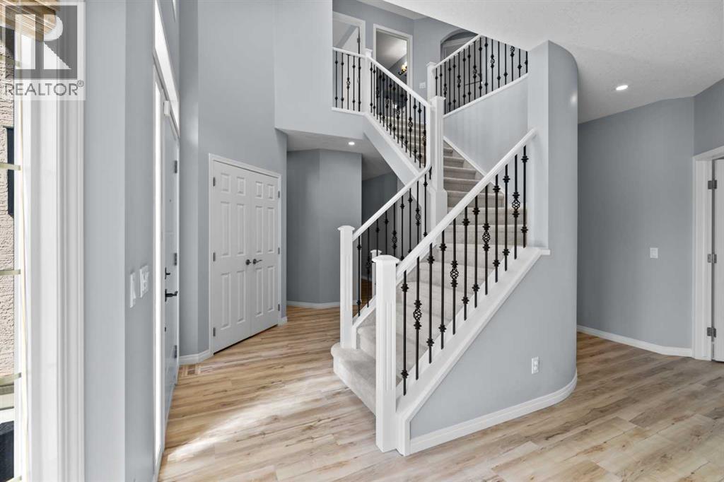 Single Family House for Sale in  Simcrest Manor SW Signal Hill Calgary 