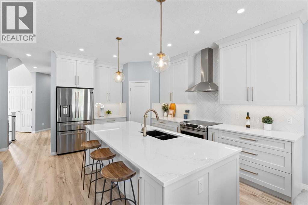 Single Family House for Sale in  Simcrest Manor SW Signal Hill Calgary 