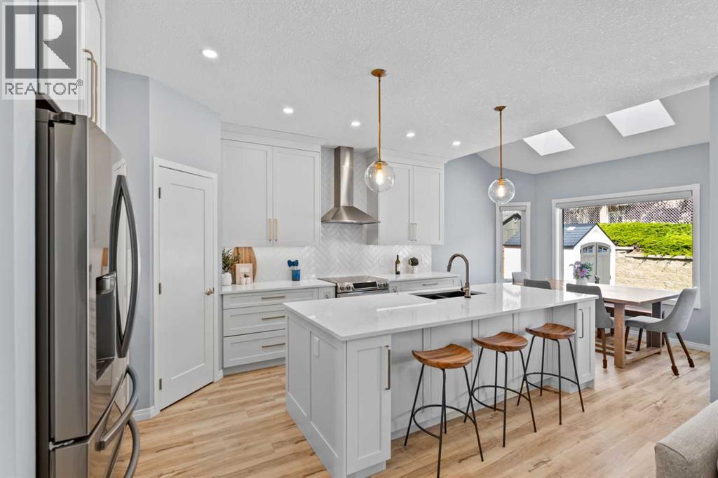 Single Family House for Sale in  Simcrest Manor SW Signal Hill Calgary 