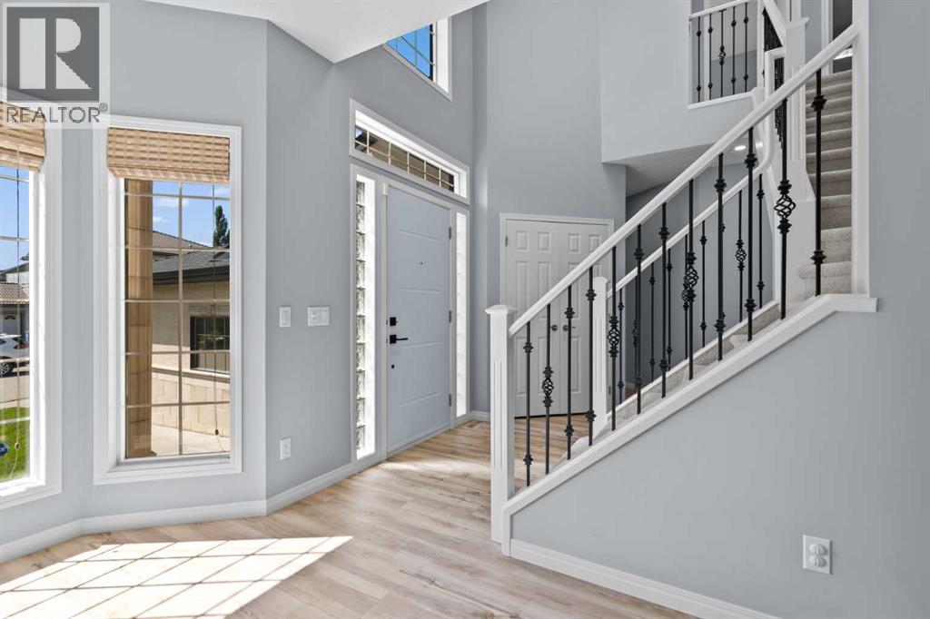 Single Family House for Sale in  Simcrest Manor SW Signal Hill Calgary 