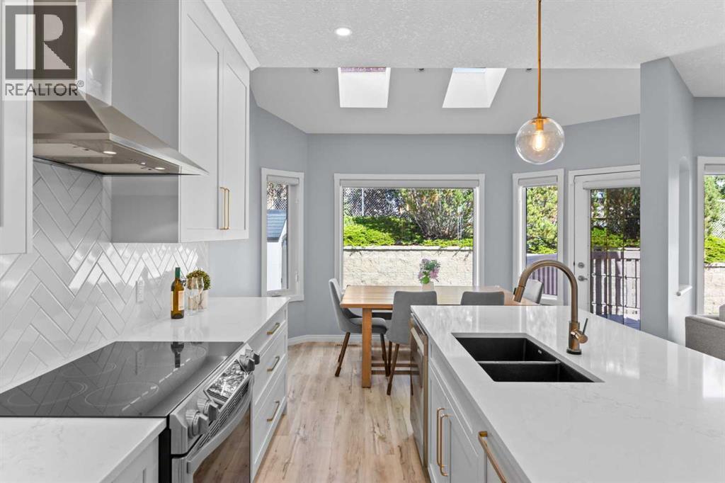 Single Family House for Sale in  Simcrest Manor SW Signal Hill Calgary 