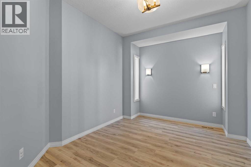 Single Family House for Sale in  Simcrest Manor SW Signal Hill Calgary 