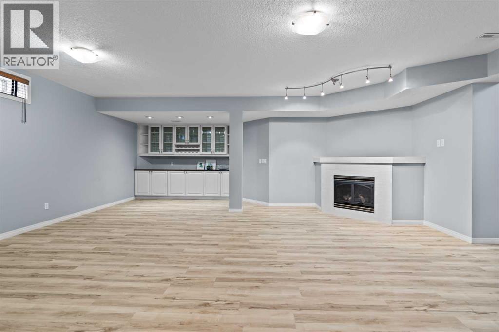 Single Family House for Sale in  Simcrest Manor SW Signal Hill Calgary 