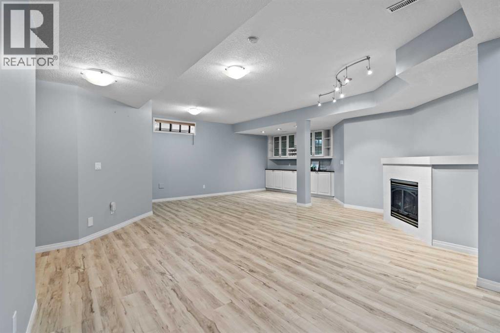 Single Family House for Sale in  Simcrest Manor SW Signal Hill Calgary 
