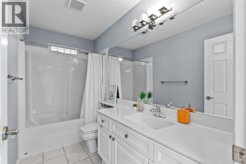 Single Family House for Sale in  Simcrest Manor SW Signal Hill Calgary 