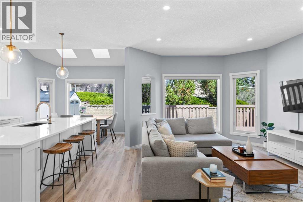 Single Family House for Sale in  Simcrest Manor SW Signal Hill Calgary 