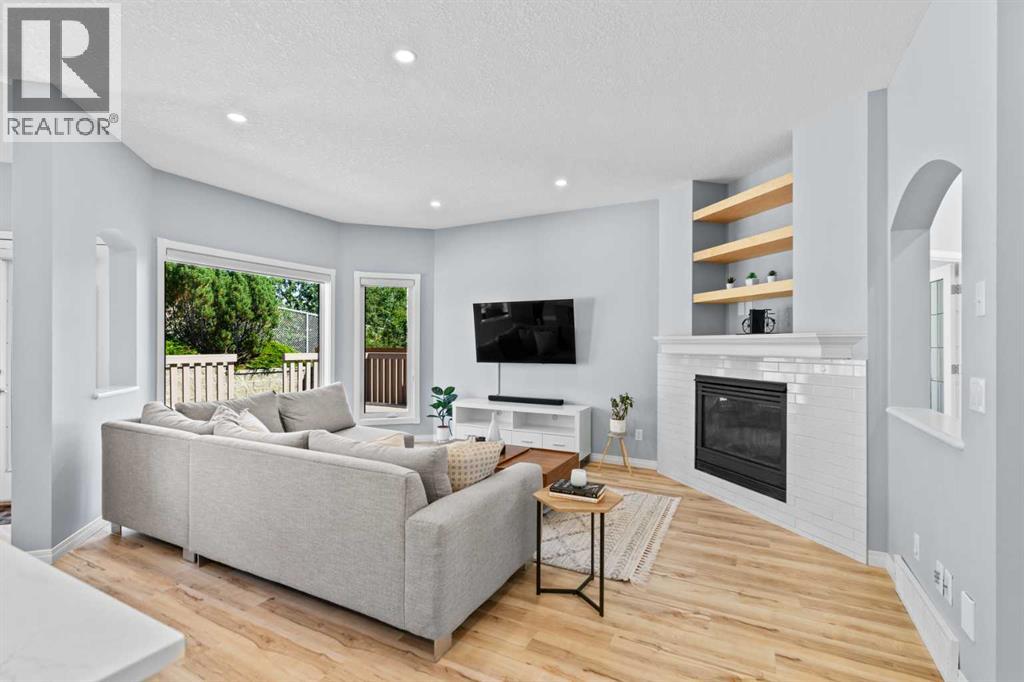 Single Family House for Sale in  Simcrest Manor SW Signal Hill Calgary 