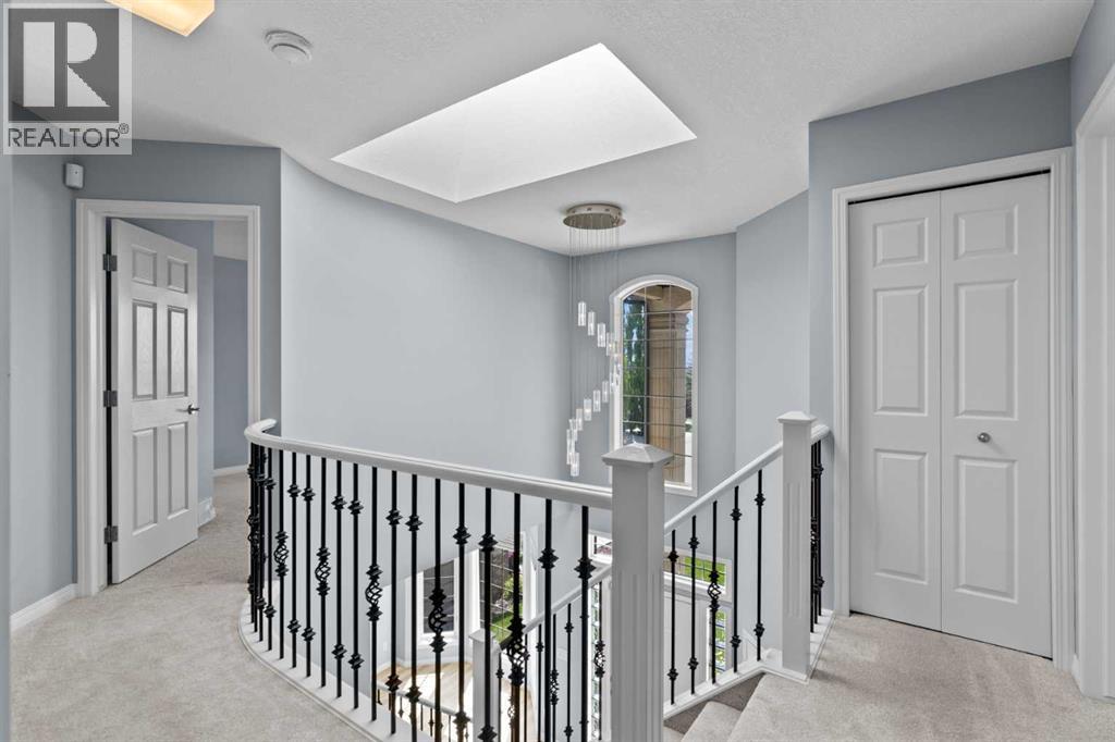 Single Family House for Sale in  Simcrest Manor SW Signal Hill Calgary 