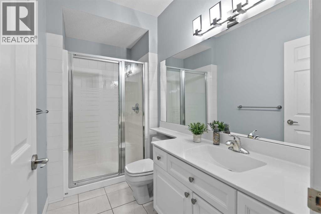 Single Family House for Sale in  Simcrest Manor SW Signal Hill Calgary 