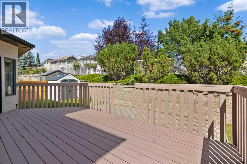 Single Family House for Sale in  Simcrest Manor SW Signal Hill Calgary 