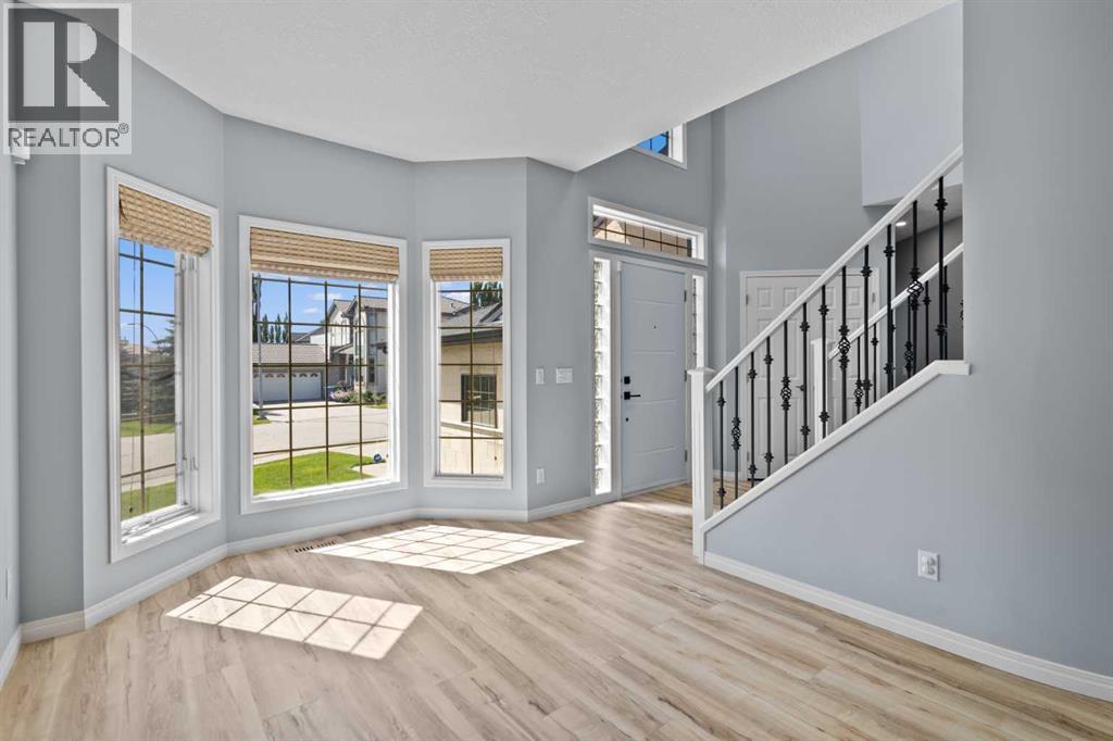 Single Family House for Sale in  Simcrest Manor SW Signal Hill Calgary 