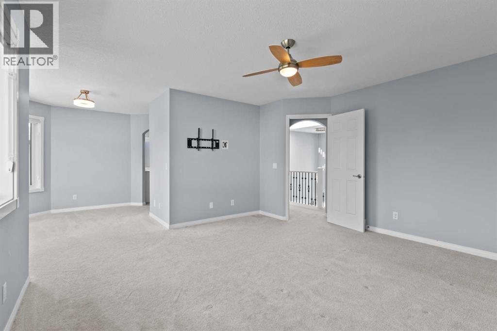 Single Family House for Sale in  Simcrest Manor SW Signal Hill Calgary 