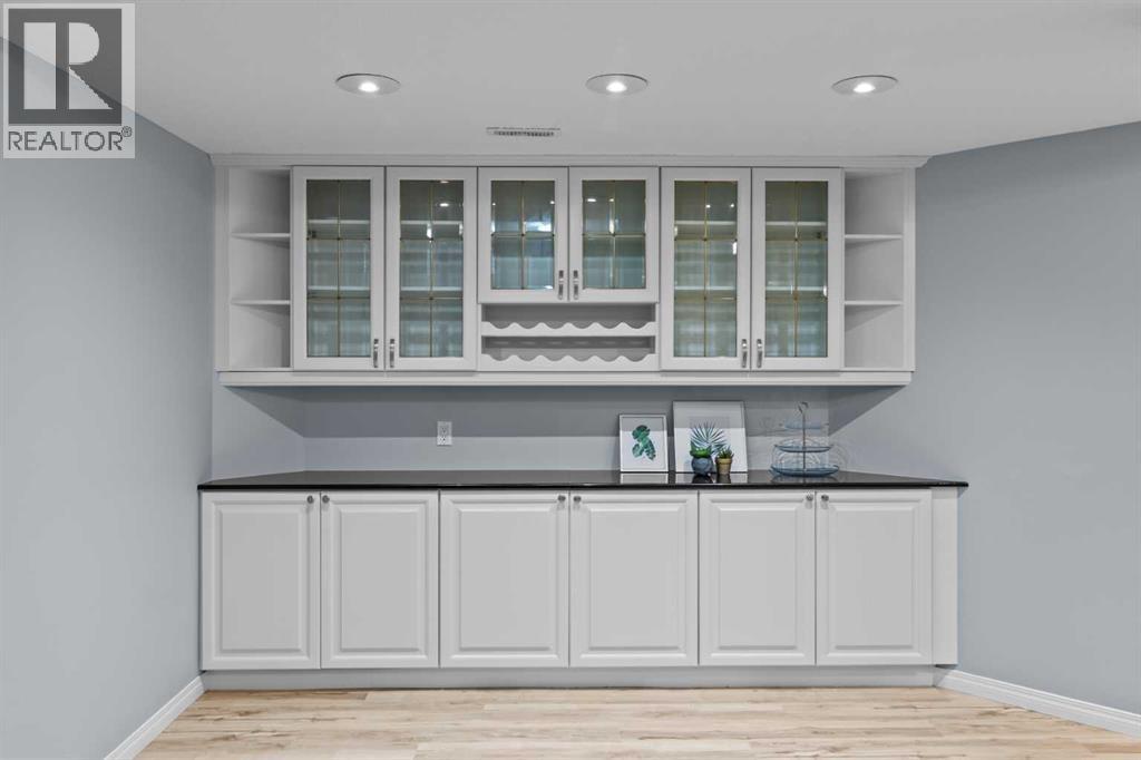 Single Family House for Sale in  Simcrest Manor SW Signal Hill Calgary 