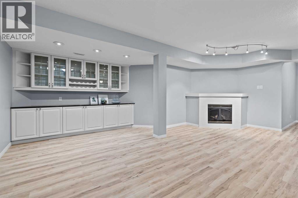 Single Family House for Sale in  Simcrest Manor SW Signal Hill Calgary 