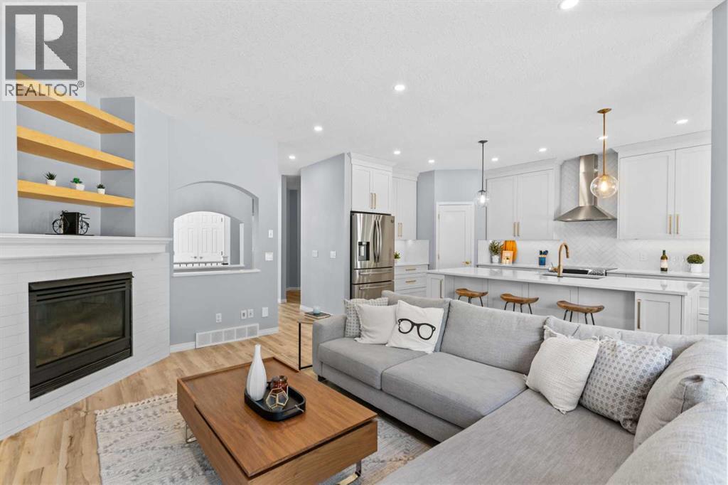 Single Family House for Sale in  Simcrest Manor SW Signal Hill Calgary 