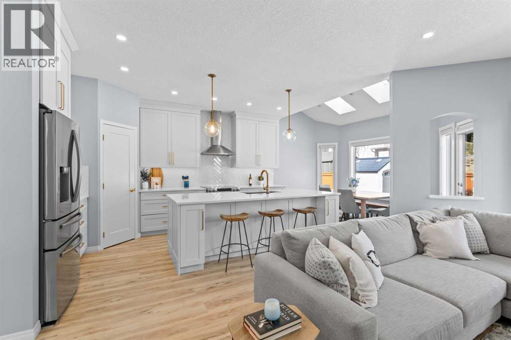 Single Family House for Sale in  Simcrest Manor SW Signal Hill Calgary 