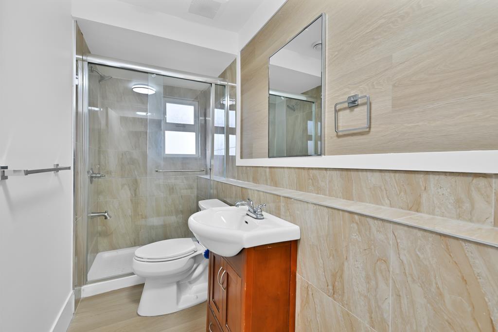 Photo 26 of 34065 Hazelwood Avenue, Abbotsford BC