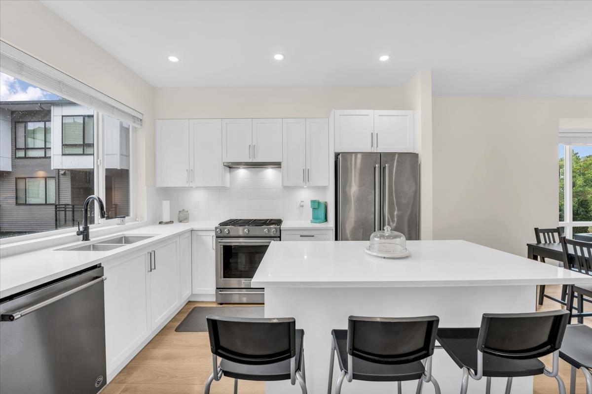 Photo 11 of 37 16433 19 Avenue, Surrey BC