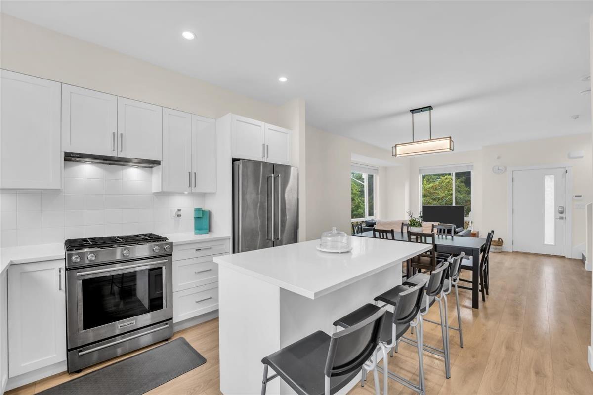 Photo 7 of 37 16433 19 Avenue, Surrey BC