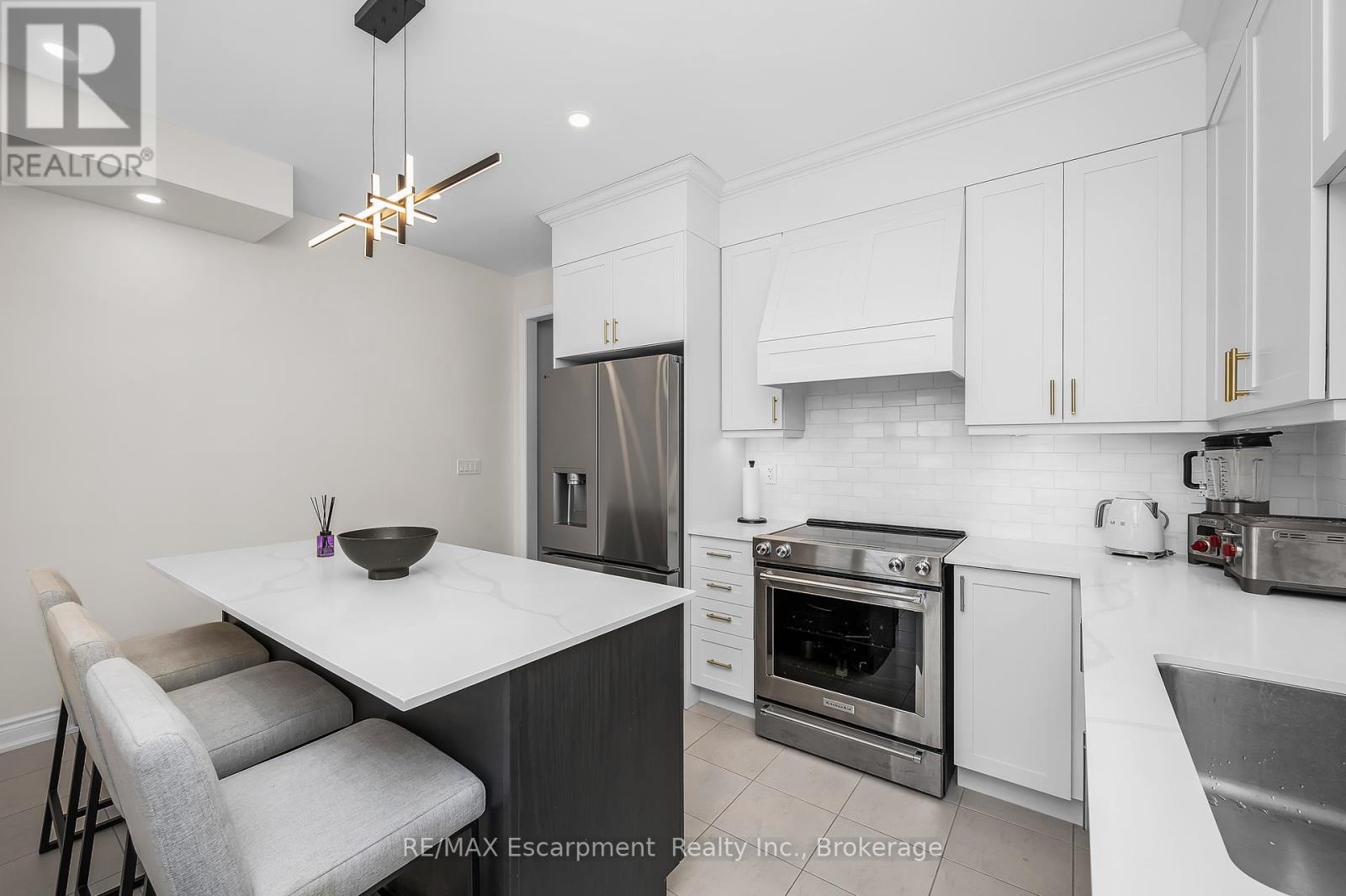 Photo 11 of 3401 Sixth Line, Oakville ON