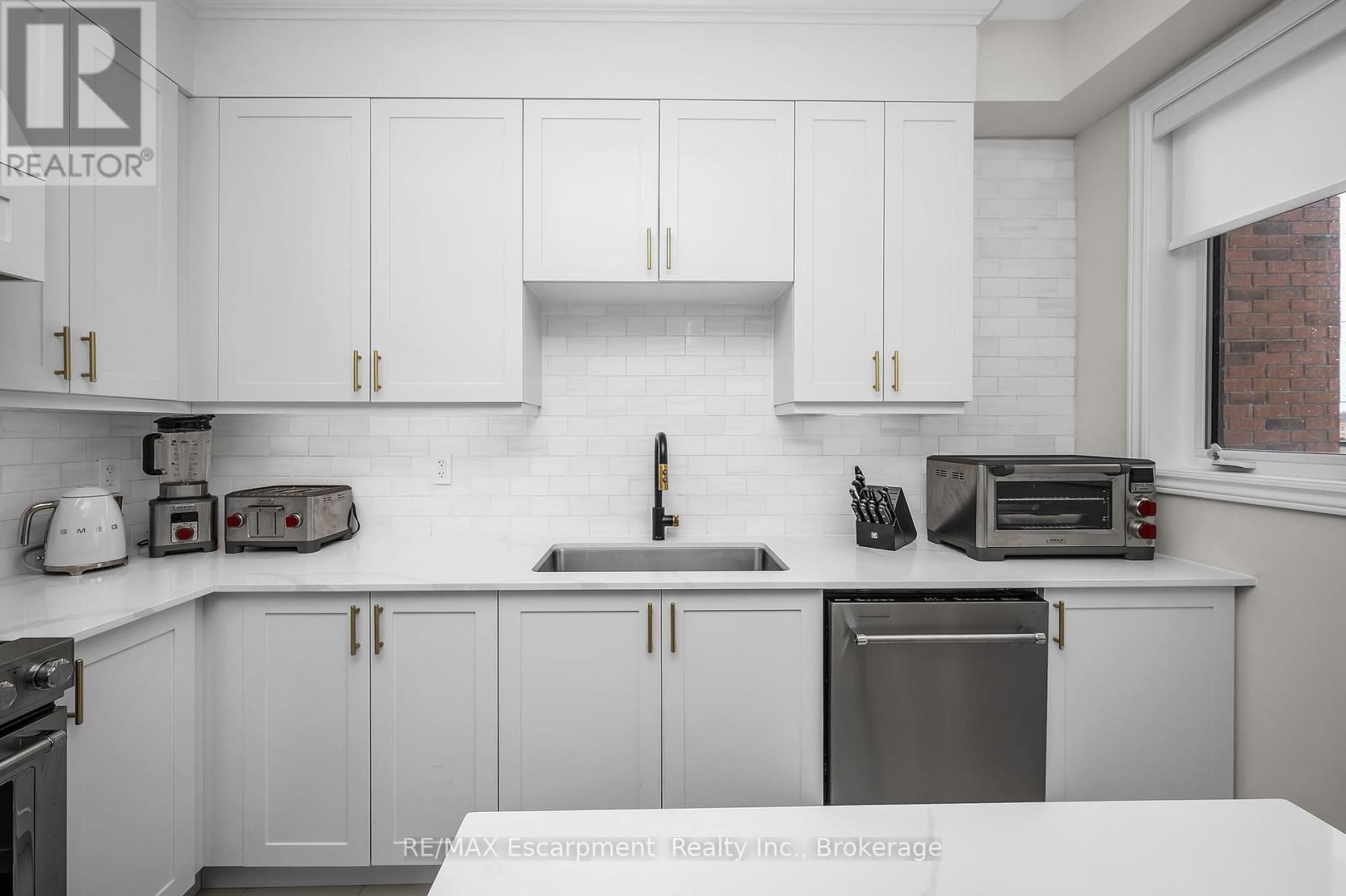 Photo 13 of 3401 Sixth Line, Oakville ON