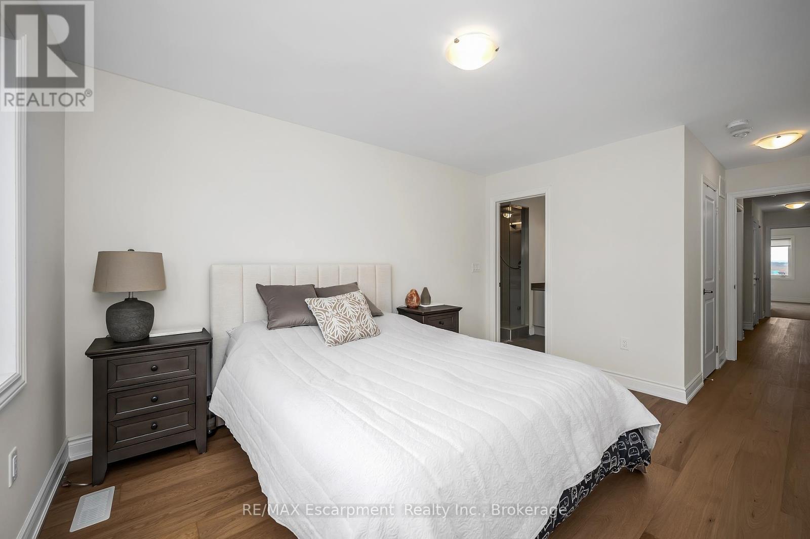 Photo 23 of 3401 Sixth Line, Oakville ON