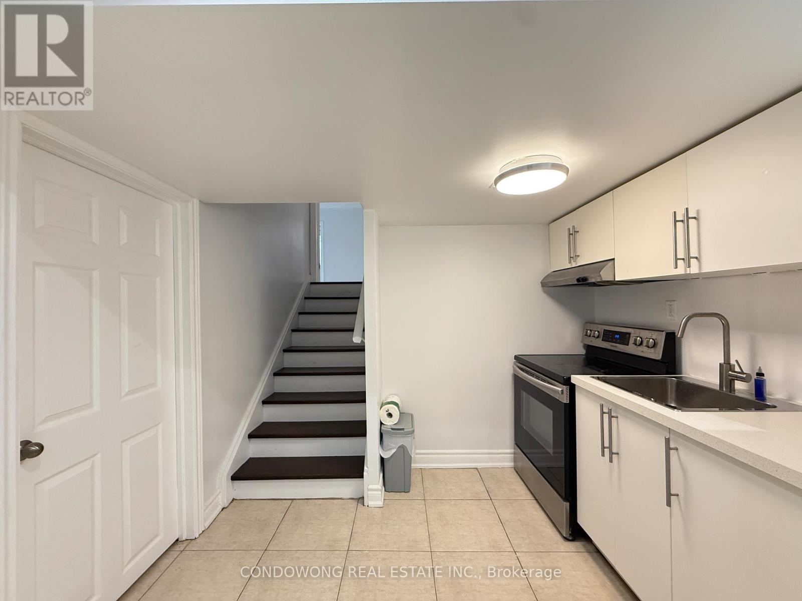 Photo 10 of 3 Alamosa Drive, Toronto ON