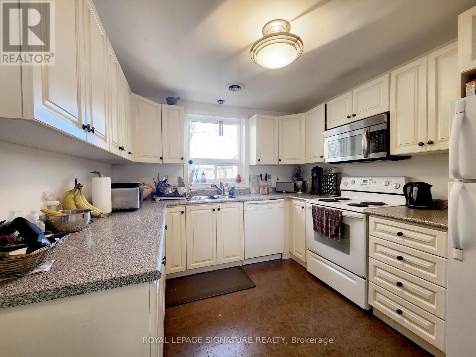 Photo 14 of Upper 19 Warwick Avenue, Toronto ON