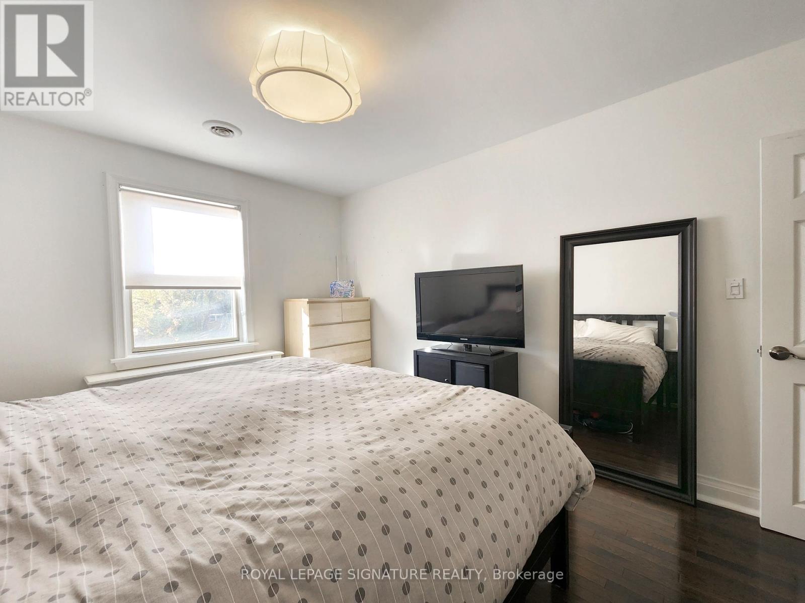 Photo 19 of Upper 19 Warwick Avenue, Toronto ON
