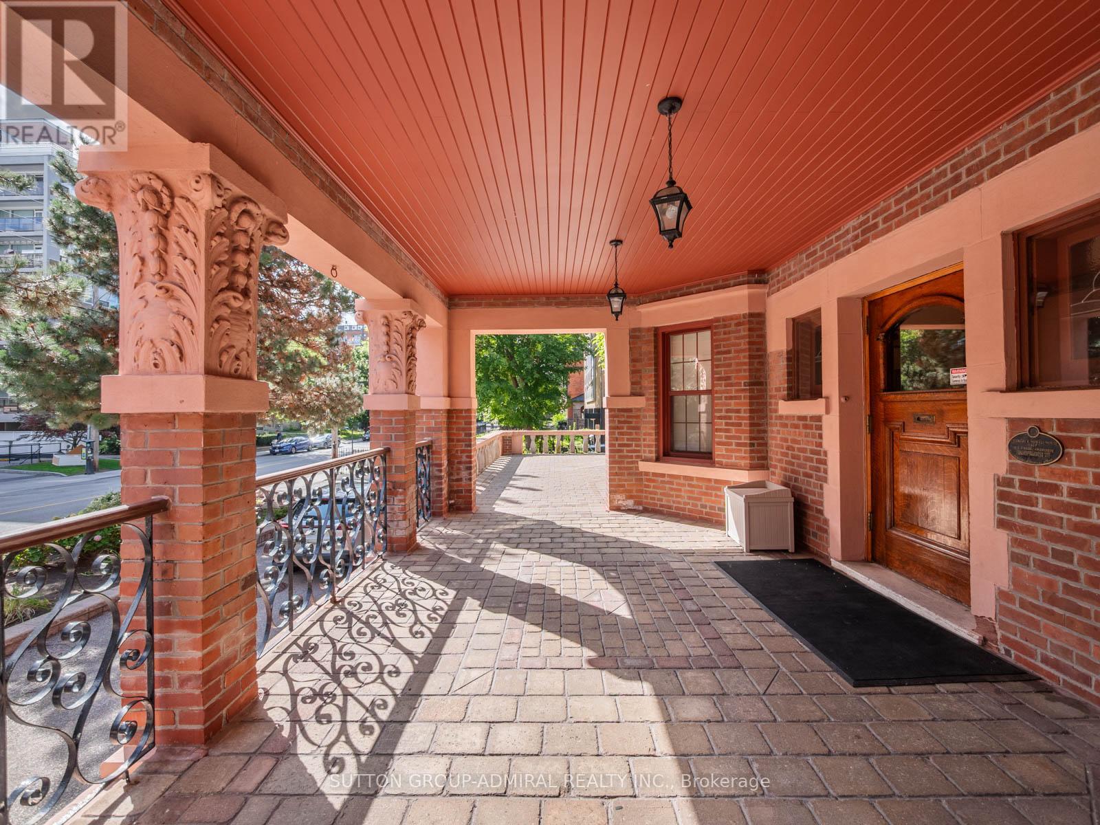 Photo 2 of 106 212 St George Street, Toronto ON