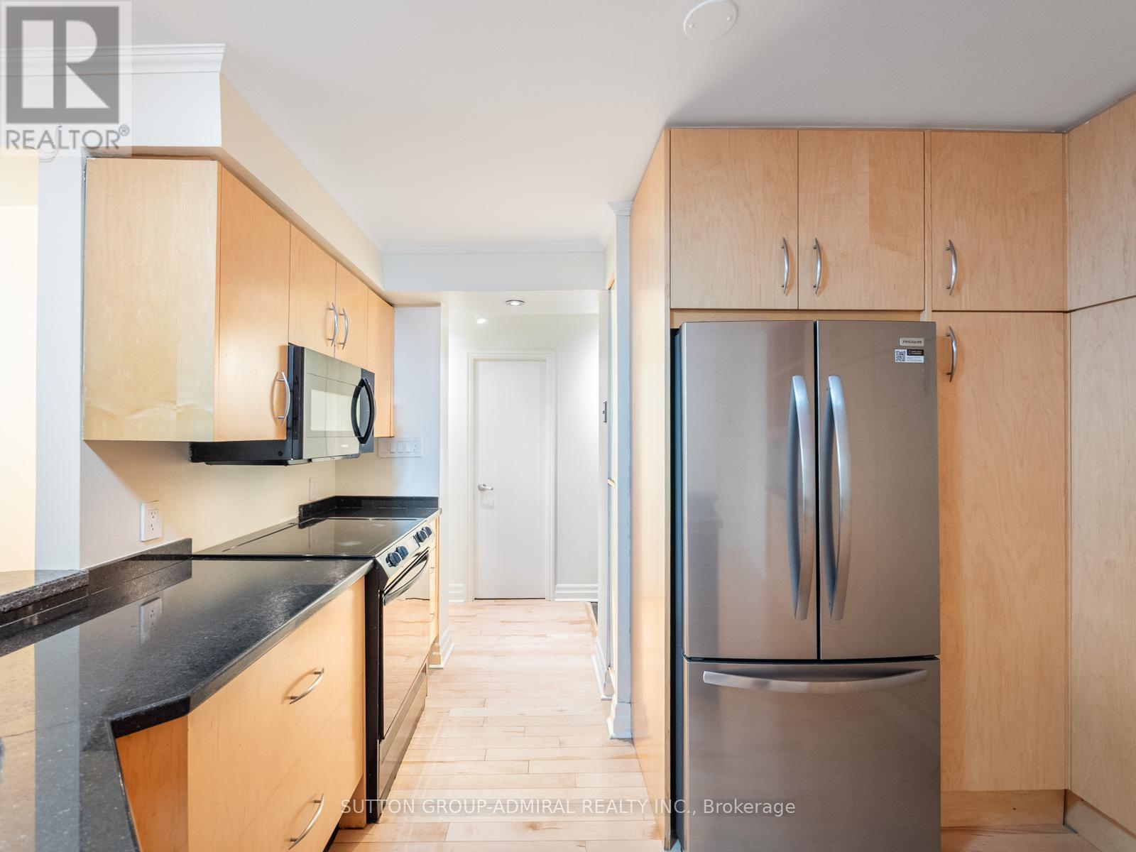 Photo 9 of 106 212 St George Street, Toronto ON
