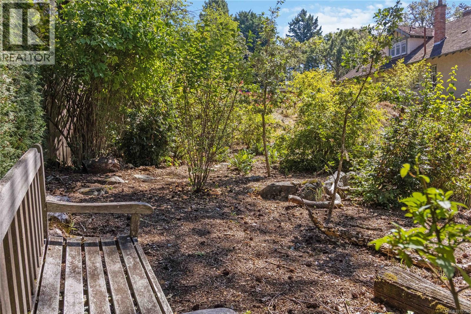 Photo 2 of 929 Woodhall Dr, Saanich BC