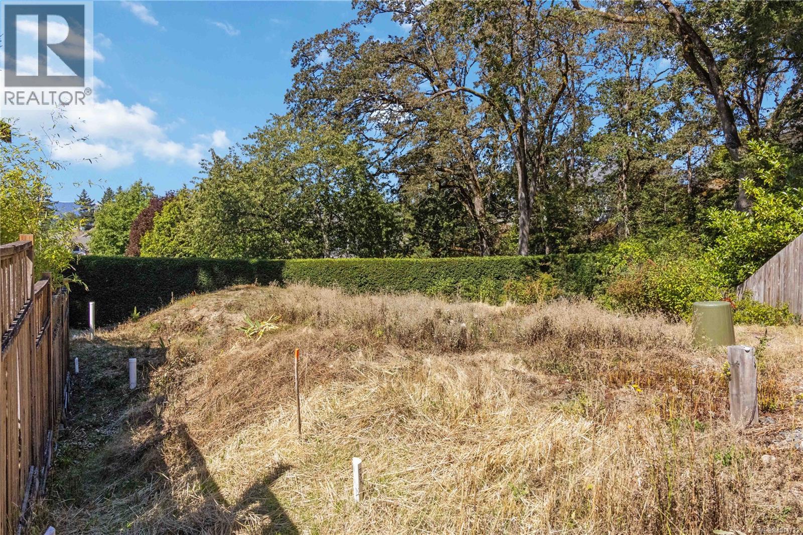 Photo 7 of 929 Woodhall Dr, Saanich BC