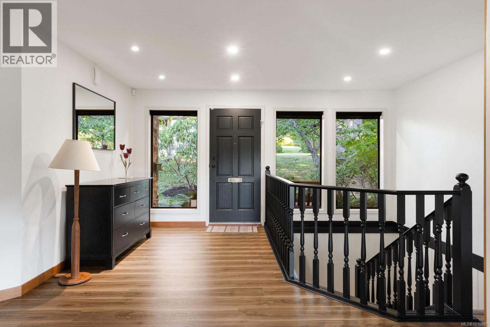 Photo 14 of 1070 Donwood Dr, Saanich BC