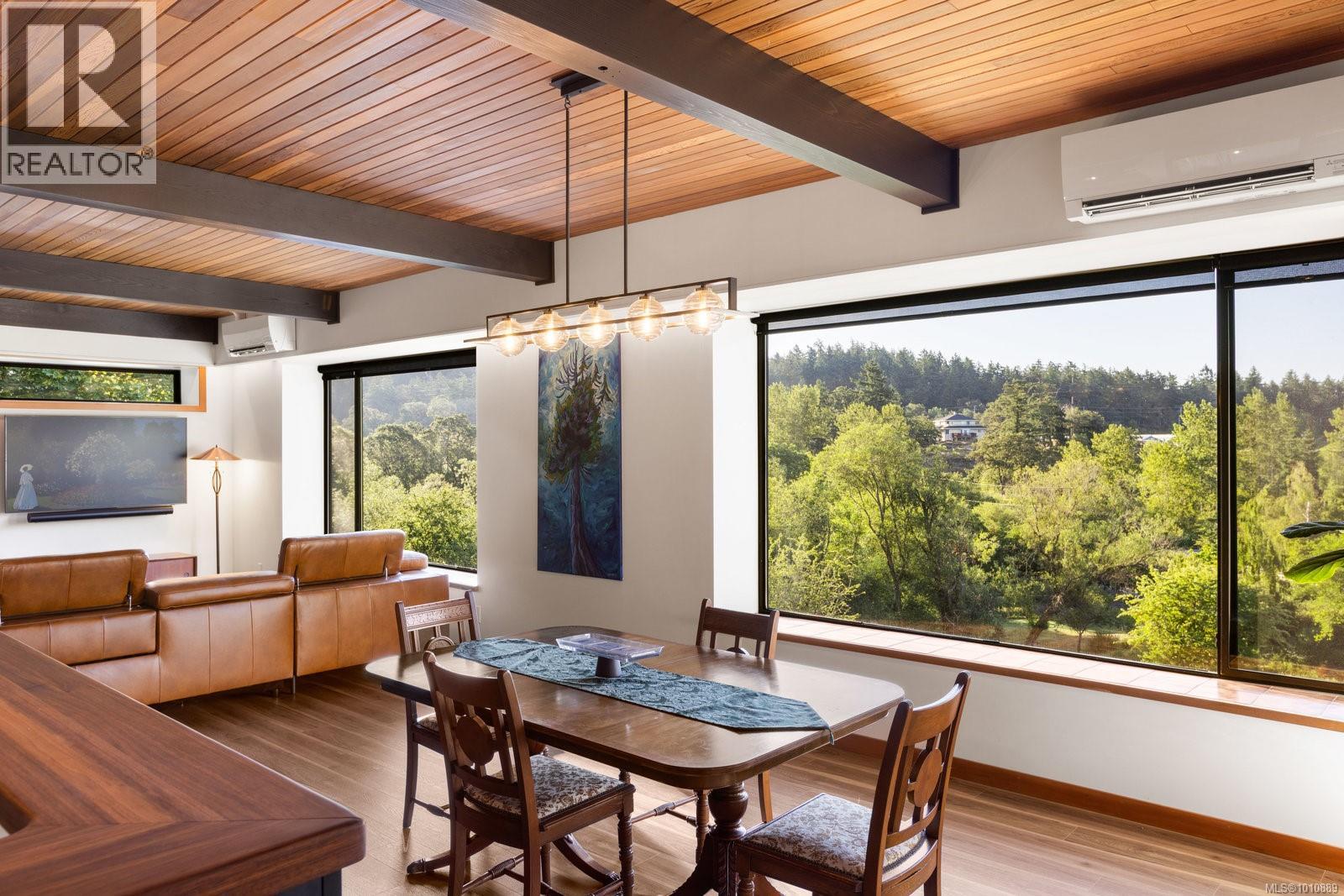 Photo 15 of 1070 Donwood Dr, Saanich BC